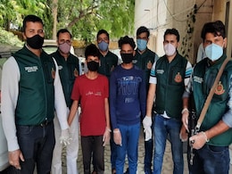 अवैध हथियारों की तस्करी करने वाले दो लोग गिरफ्तार, 12 पिस्तौल बरामद अवैध हथियारों की तस्करी करने वाले दो लोग गिरफ्तार, 12 पिस्तौल बरामद