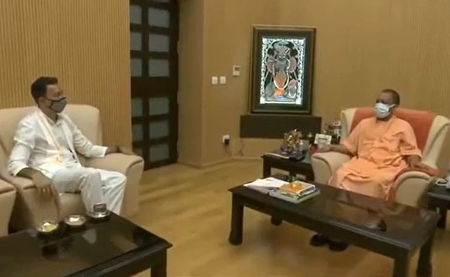 Jitin Prasada Meets UP Chief Minister Yogi Adityanath, Seeks "Blessings"