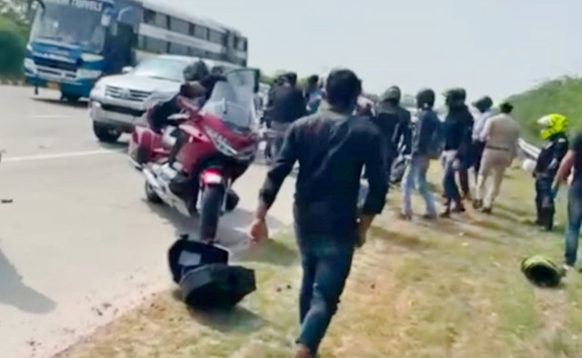 यमुना एक्सप्रेस वे पर दर्दनाक हादसा, तेज रफ्तार बाइक का टायर फटा, दो की मौत