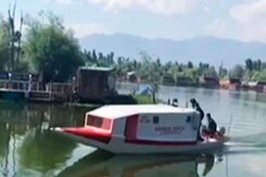 In Srinagar, Shikara Ambulance Ferries COVID-19 Patients Across Dal Lake In Srinagar, Shikara Ambulance Ferries COVID-19 Patients Across Dal Lake