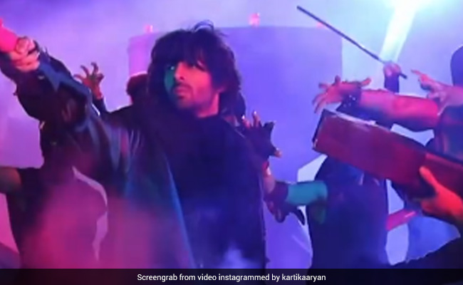 कार्तिक आर्यन 'Shaktimaan 2.0' अवतार में नजर आए, देखें वायरल  Video