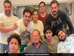 Inside Salman Khan's Fam-Jam With Salim Khan And Others. See Pic Inside Salman Khan's Fam-Jam With Salim Khan And Others. See Pic