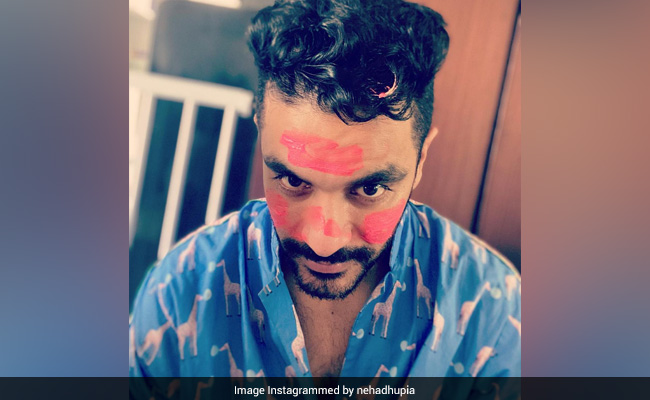 Face Painting Looks Good On Angad Bedi, Courtesy Daughter Mehr. See Neha Dhupia's Post