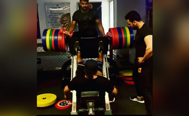 यो यो हनी सिंह ने पैरों से उठा लिया 358 किलो वजन, बार-बार देखा जा रहा दमदार Video