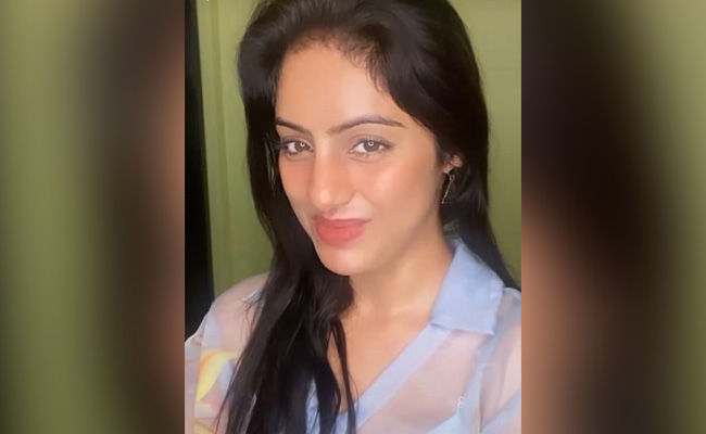 Deepika Singh ने फैन्स से पूछा- क्या मेरे दीवाने हो? लोग बोले- आपके तो हैं पर डांस के नहीं...देखें Video  
