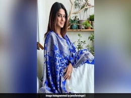 Jennifer Winget ने ब्लू और व्हाइट सूट में शेयर की तस्वीर, दिखाया पारंपरिक अवतार... Photo वायरल  Jennifer Winget ने ब्लू और व्हाइट सूट में शेयर की तस्वीर, दिखाया पारंपरिक अवतार... Photo वायरल