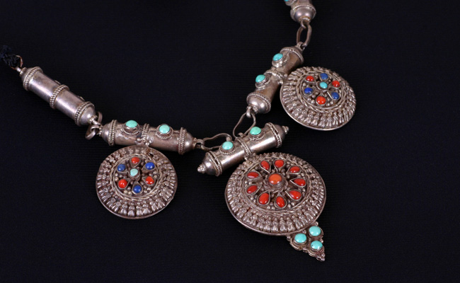 Give Your Everyday Style A Boho Makeover With These Silver Jewellery