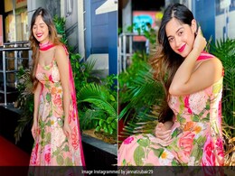 Jannat Zubair Rahmani's Summer Is In Full Bloom Thanks To Her Gorgeous <i>Anarkali</i> Jannat Zubair Rahmani's Summer Is In Full Bloom Thanks To Her Gorgeous <i>Anarkali</i>
