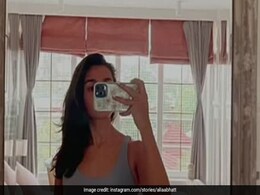 In Alia Bhatt's New Selfie, There's Also A Glimpse Of Her Room In Alia Bhatt's New Selfie, There's Also A Glimpse Of Her Room