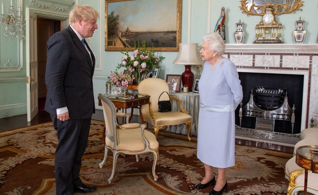 Queen Elizabeth II Holds First 'Live' Audience With British PM Sinch March 2020