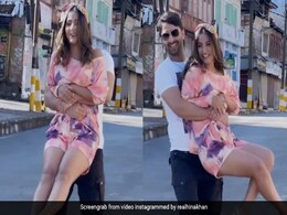 हिना खान कश्मीर की गलियों में शाहीर शेख के साथ आईं नजर, Video हुआ वायरल हिना खान कश्मीर की गलियों में शाहीर शेख के साथ आईं नजर, Video हुआ वायरल