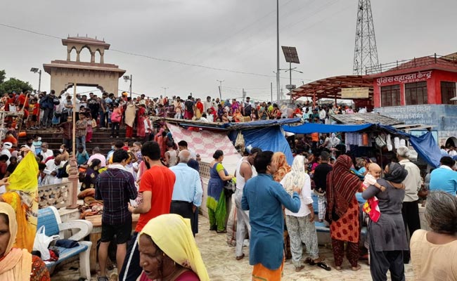Flouting Covid Norms, People Gather In UP's Hapur For Holy Dip In Ganga