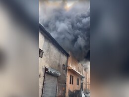 दिल्ली के उद्योग नगर में जूता फैक्टरी में आग, 6 लोगों को निकाला गया, 4 अब भी फंसे दिल्ली के उद्योग नगर में जूता फैक्टरी में आग, 6 लोगों को निकाला गया, 4 अब भी फंसे