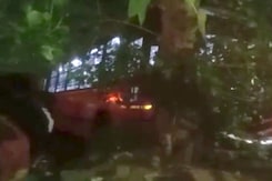 1 Dead, 4 Injured As Delhi Transport Bus Rams Traffic Police Booth 1 Dead, 4 Injured As Delhi Transport Bus Rams Traffic Police Booth