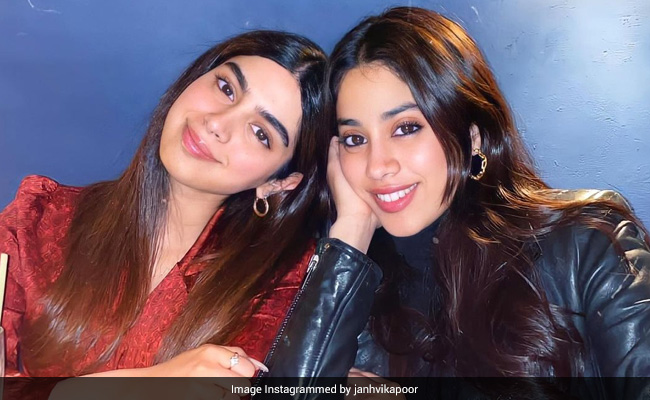 Here's An Actual ROFL Moment From Janhvi And Khushi Kapoor's Workout Diaries