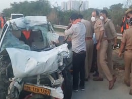 यमुना एक्सप्रेस वे : तेज रफ्तार कार ट्रक में घुसी, 3 की मौत, 2 गंभीर यमुना एक्सप्रेस वे : तेज रफ्तार कार ट्रक में घुसी, 3 की मौत, 2 गंभीर
