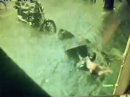 On Camera, 2 Women Fall In Manhole In Water-Logged Mumbai On Camera, 2 Women Fall In Manhole In Water-Logged Mumbai