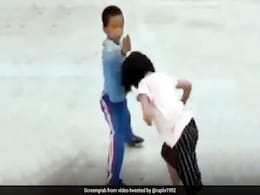 लड़के ने किया Attack, तो लड़की ने एक ही वार में कर दिया चित, IPS बोला - 'सौ सुनार की, एक लुहार की' - देखें Video लड़के ने किया Attack, तो लड़की ने एक ही वार में कर दिया चित, IPS बोला - 'सौ सुनार की, एक लुहार की' - देखें Video