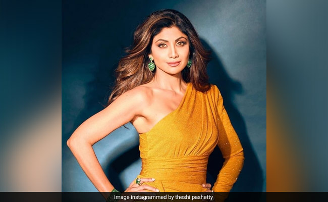 Shilpa Shetty Celebrates Birthday With Scrumptious Cakes And Lots Of Pizza!