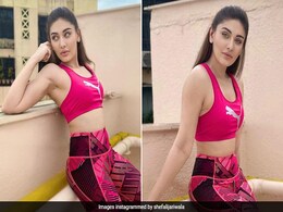 Shefali Jariwala Drives Away The Blues With Her Dose Of Punchy Pink In An Athleisure Look Shefali Jariwala Drives Away The Blues With Her Dose Of Punchy Pink In An Athleisure Look