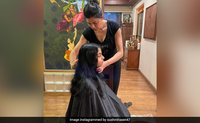 Sushmita Sen, Who Is Daughter Alisah's "Official Hairdresser," Posted This