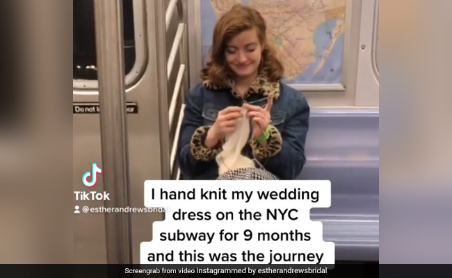 दुल्हन ने मेट्रो में सफर करते हुए रास्ते में तैयारी की अपनी वेडिंग ड्रेस, लगा 9 महीने का समय - देखें VIDEO