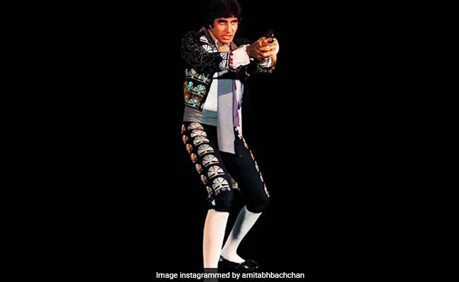 Navya Naveli Nanda's Reaction To Grandfather Amitabh Bachchan's Epic Pic From 1981 Film <I>Naseeb</i>