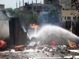 पाकिस्तान : लाहौर के बाजार में एक के बाद एक 5 धमाके, गैस सिलिंडरों में हुआ ब्लास्ट पाकिस्तान : लाहौर के बाजार में एक के बाद एक 5 धमाके, गैस सिलिंडरों में हुआ ब्लास्ट