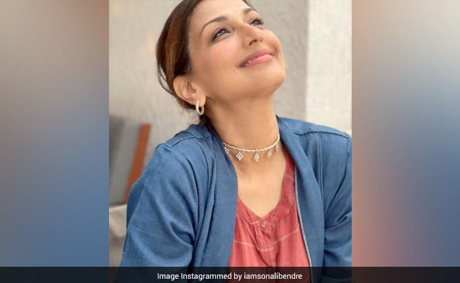 Who Clicked This Gorgeous Pic Of Sonali Bendre? Bestie Sussanne Khan, Duh