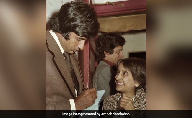 Amitabh Bachchan's Fan's Smile Says It All In This Old Pic. "Now, It's Just An Emoji," He Writes