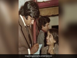 Amitabh Bachchan's Fan's Smile Says It All In This Old Pic. "Now, It's Just An Emoji," He Writes Amitabh Bachchan's Fan's Smile Says It All In This Old Pic. "Now, It's Just An Emoji," He Writes