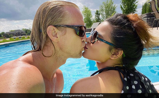 Aashka Goradia And Her Husband Set Instagram On Fire With A Kiss. See Pic