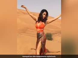 Sophie Choudry ने 'जलेबी बेबी' सॉन्ग पर रेगिस्तान में यूं किया डांस, बार-बार देखा जा रहा Video Sophie Choudry ने 'जलेबी बेबी' सॉन्ग पर रेगिस्तान में यूं किया डांस, बार-बार देखा जा रहा Video
