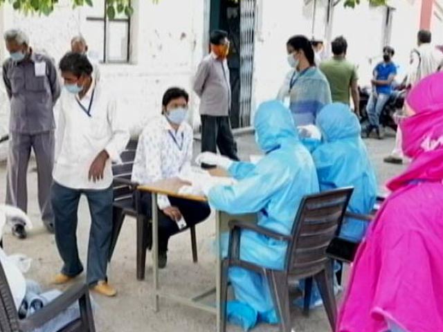 महाराष्ट्र: मार्च 2020 के बाद पहली बार सबसे कम कोरोना मरीज आए सामने, मौतों का ग्राफ भी गिरा 