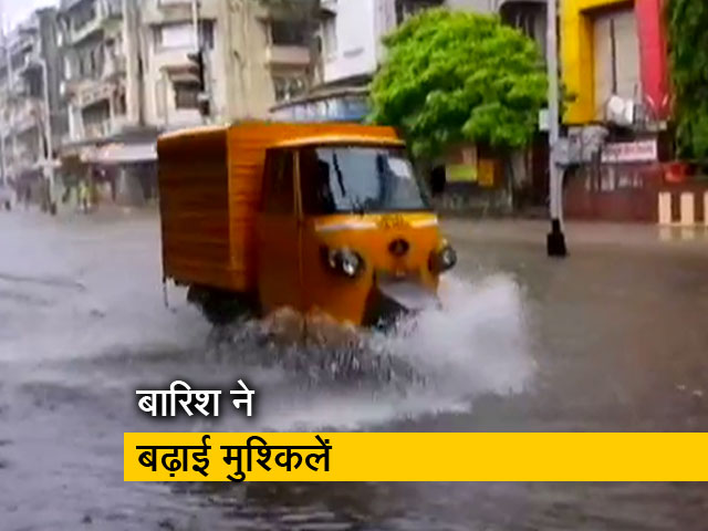 मुंबई में 48 घंटे तक भारी बारिश की चेतावनी, रेड अलर्ट जारी