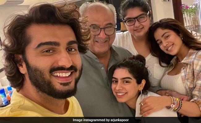 ICYMI: Epic Moments From Arjun, Janhvi, Khushi, Anshula's Fam-Jam With Boney Kapoor