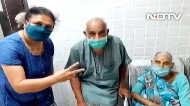 COVID-19 Vaccination For Senior Citizens Now A WhatsApp Message Away, Thanks To The Robin Hood Army COVID-19 Vaccination For Senior Citizens Now A WhatsApp Message Away, Thanks To The Robin Hood Army