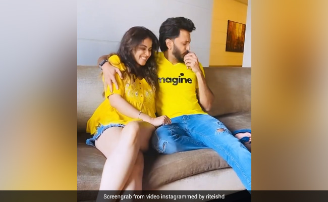 If You Think Riteish Deshmukh Is Kissing Genelia D'Souza's Hand, Look Again