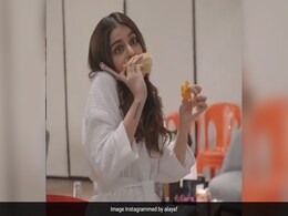 "Don't Judge" Alaya Furniturewalla For Ditching Her Diet And Eating <I>Jalebis</i>. She Tried, OK? "Don't Judge" Alaya Furniturewalla For Ditching Her Diet And Eating <I>Jalebis</i>. She Tried, OK?