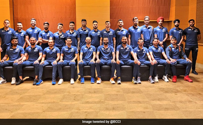शिखर धवन की कप्तानी में भारतीय टीम श्रीलंका रवाना, खिलाड़ियों ने शेयर की तस्वीर..देखें Photos