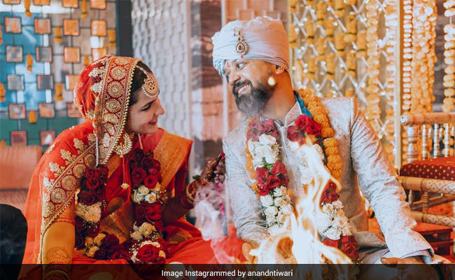 Angira Dhar And <i>Love Per Square Feet</i> Director Anand Tiwari Are Now Married. See Wedding Pic