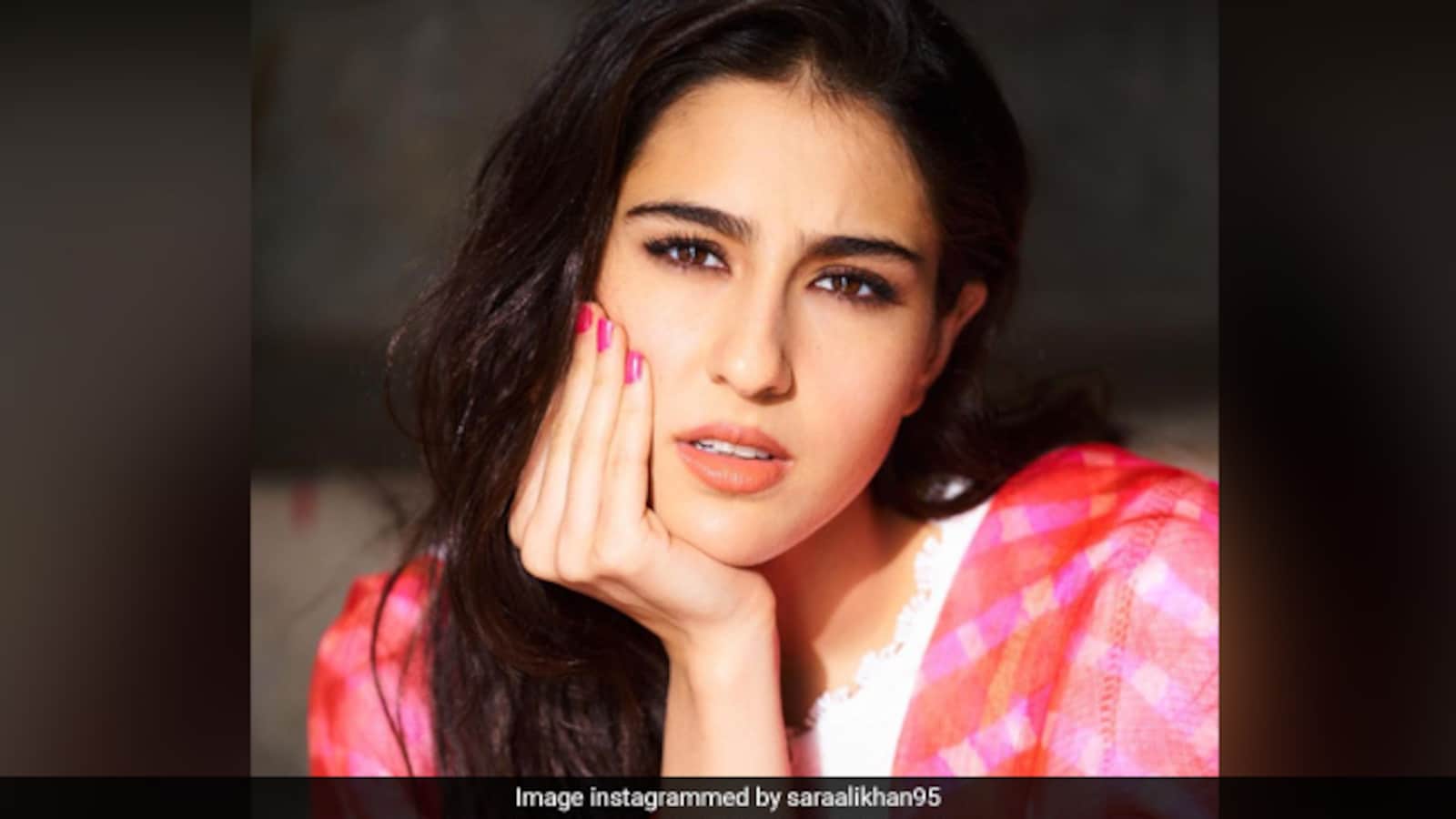 सारा अली खान भाई इब्राहिम के साथ फूट-फूटकर रोईं, इंटरनेट पर वायरल हुआ ...