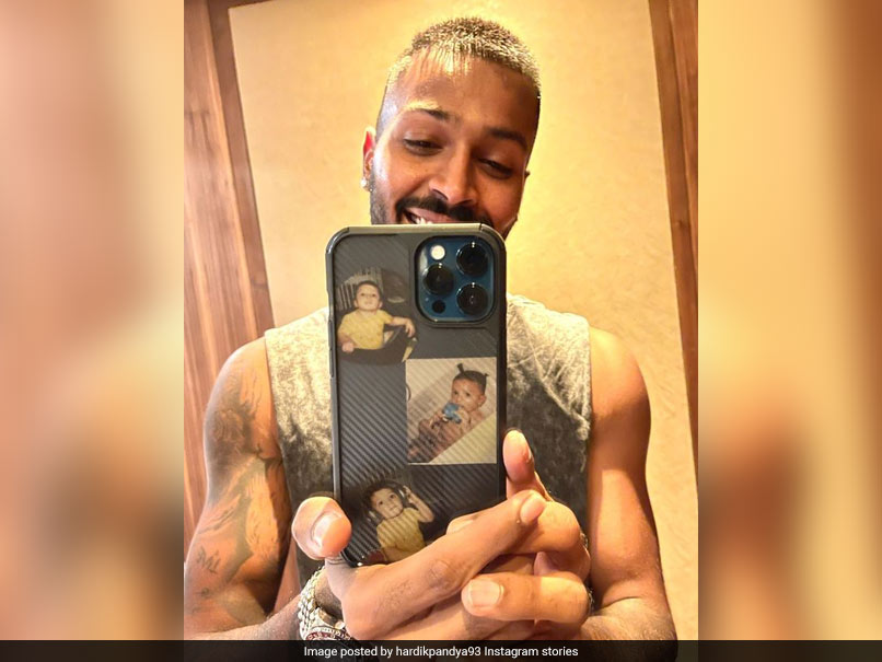 "Daddy's Boy Always With Daddy": Hardik Pandya Flaunts His Phone Cover In Mirror Selfie