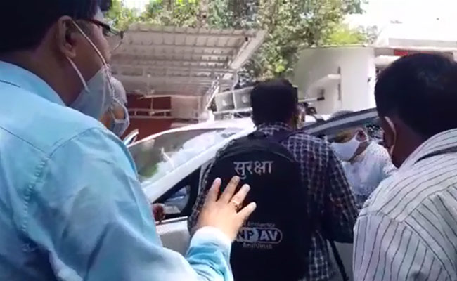 VIDEO: MP के स्‍कूल शिक्षा मंत्री के विवादित बोल, फीस कम करने की अभिभावकों की मांग पर बोले-मरना है तो..