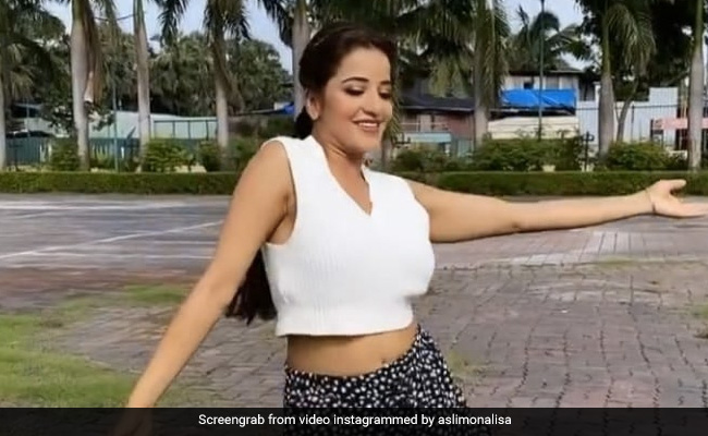 मोनालिसा ने हिना खान के 'बारिश बन जाना' सॉन्ग पर कुछ इस अंदाज में किया डांस, Video हुआ वायरल