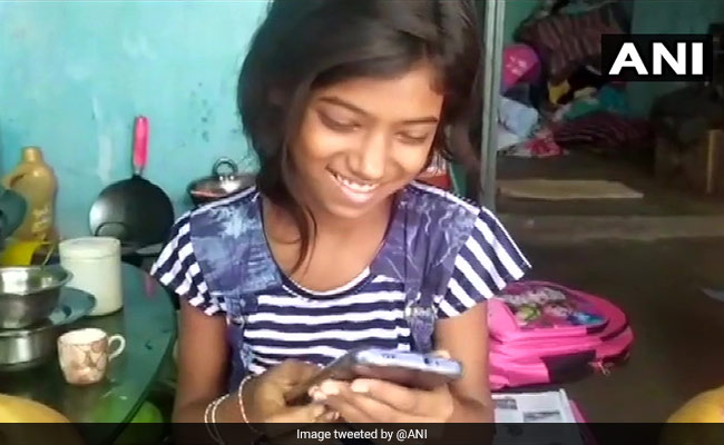 Girl Sells Dozen Mangoes For Rs 1.2 Lakh, Buys Phone For Online Classes