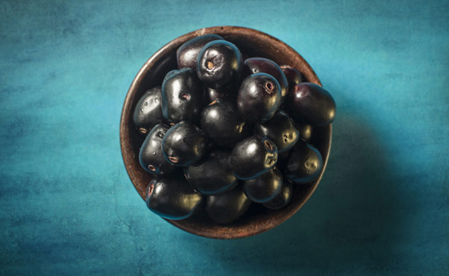 Beauty Benefits Of Jamun For Skin And Hair: How The Indian Black Plum Can Treat Acne And Balance Oily Hair