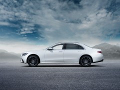 Tech Check: Three Features That Make The New Mercedes S-Class Cutting Edge 