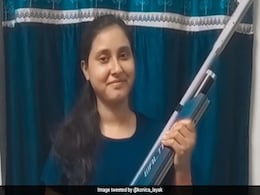 सोनू सूद ने लड़की को गिफ्ट की ढाई लाख की German Rifle, शूटिंग चैंपियन को उधार की राइफल से करनी पड़ती थी प्रैक्टिस सोनू सूद ने लड़की को गिफ्ट की ढाई लाख की German Rifle, शूटिंग चैंपियन को उधार की राइफल से करनी पड़ती थी प्रैक्टिस