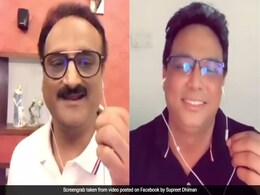 दो डॉक्टरों ने अनोखे अंदाज़ में मिलकर गाया देवानंद का पॉप्युलर सॉन्ग ‘आजा पंछी अकेला है...’, वायरल हुआ Video दो डॉक्टरों ने अनोखे अंदाज़ में मिलकर गाया देवानंद का पॉप्युलर सॉन्ग ‘आजा पंछी अकेला है...’, वायरल हुआ Video